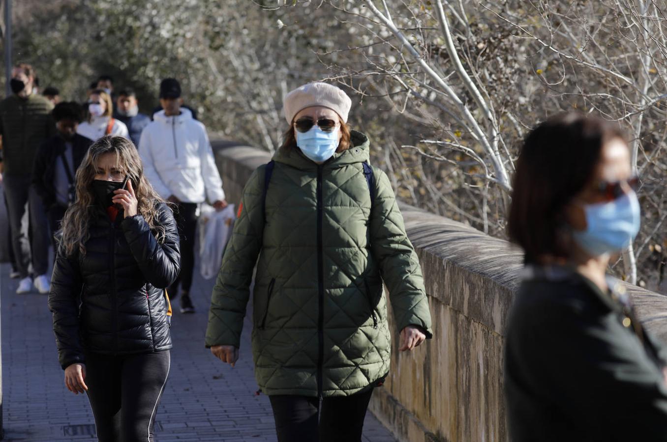 El frío invernal de enero en las calles de Córdoba, en imágenes