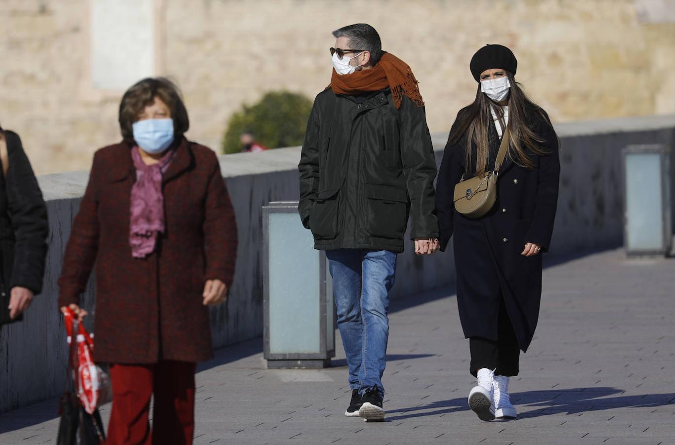 El frío invernal de enero en las calles de Córdoba, en imágenes