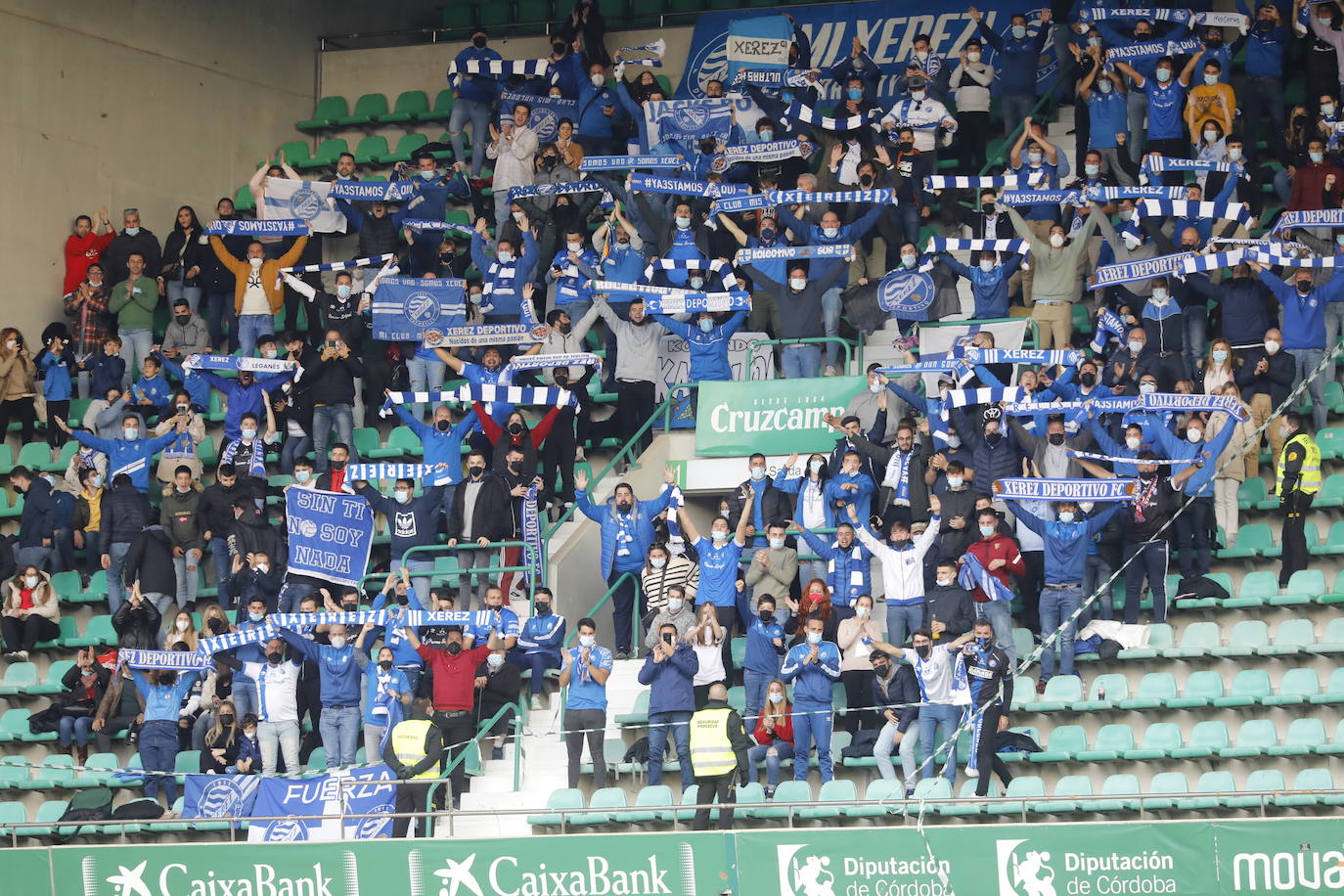 Las mejores imágenes del ambiente en la grada en el Córdoba CF - Xerez DFC