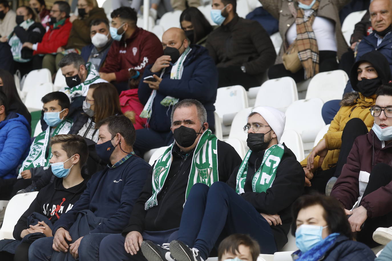 Las mejores imágenes del ambiente en la grada en el Córdoba CF - Xerez DFC