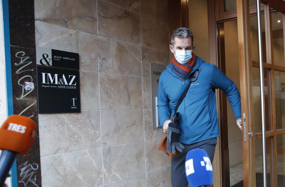 En marzo empezaba como consultor en el despacho de abogados Imaz &amp; Asociados de Vitoria, donde conoció a Ainhoa Armentia. La analista acabaría convirtiéndose en algo más que una compañera de trabajo,. 