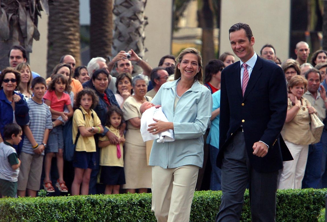 No era hasta 2005 cuando recibían a su única hija, Irene. La joven, de 16 años, es la única que vive con su madre en Suiza hasta que finalice sus estudios en una prestigiosa escuela.. 