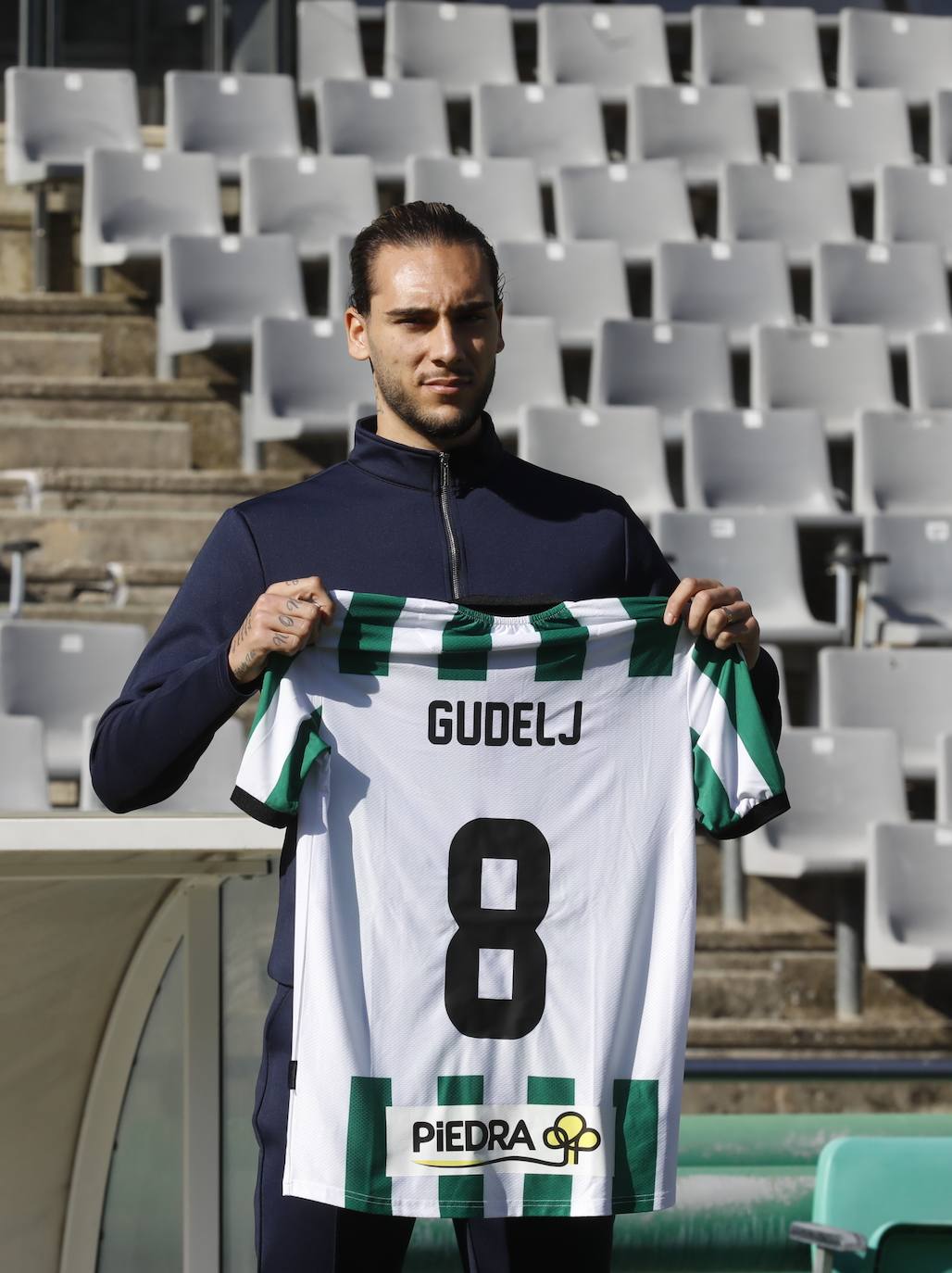 Las mejores imágenes de la presentación de Gudelj en el Córdoba CF