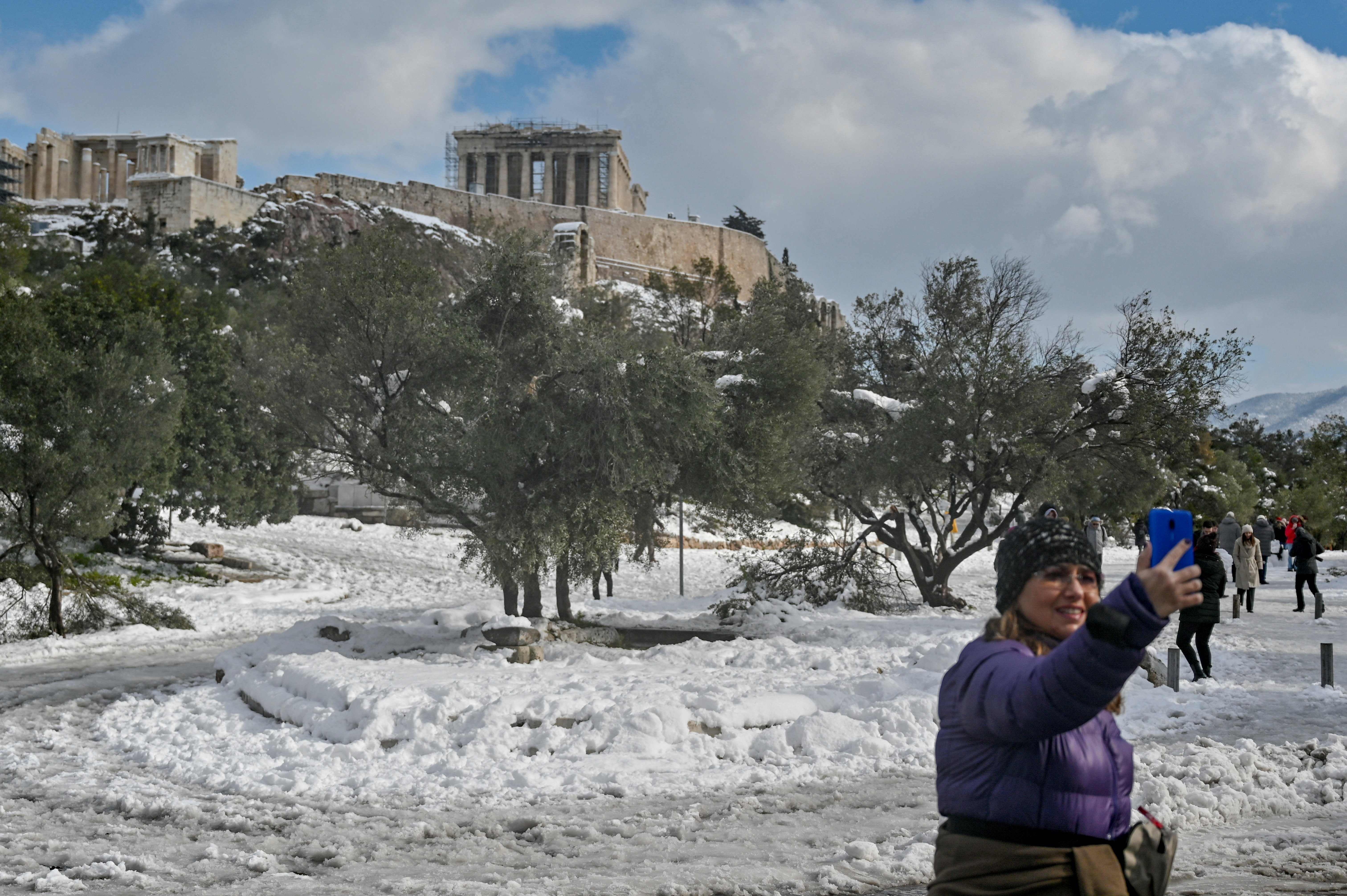 El Partenón de Atenas, bajo un insólito manto de nieve