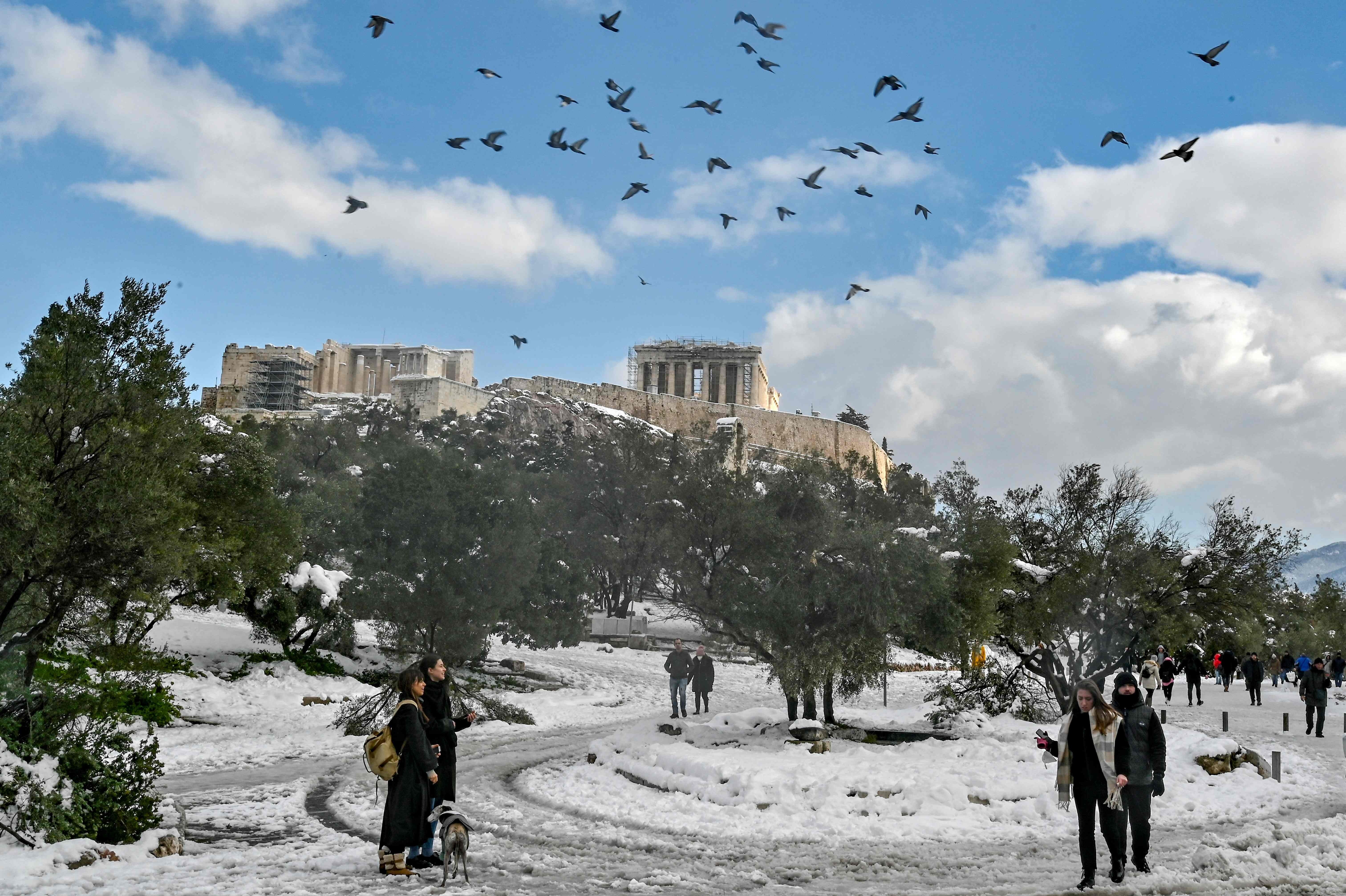 El Partenón de Atenas, bajo un insólito manto de nieve