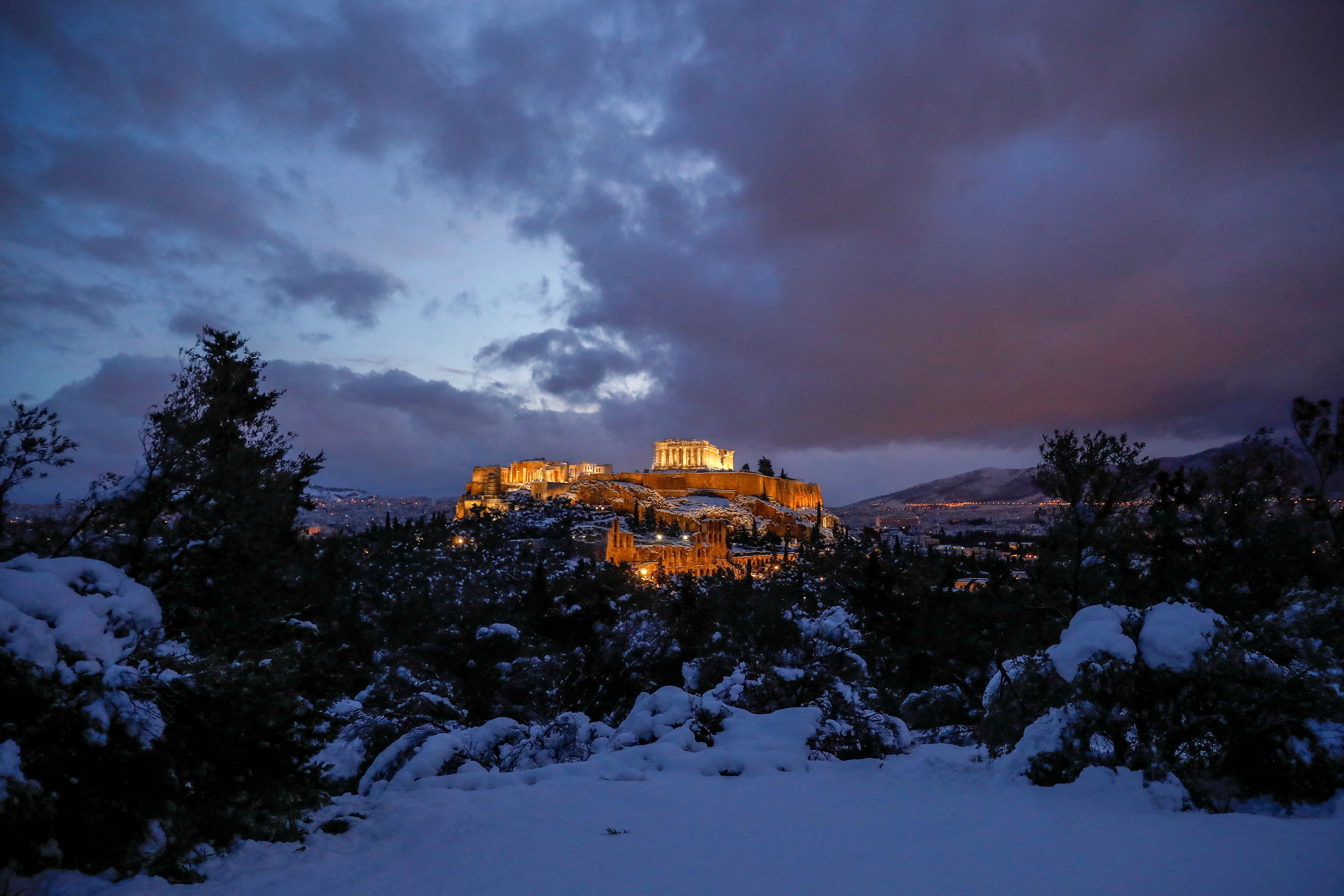 El Partenón de Atenas, bajo un insólito manto de nieve