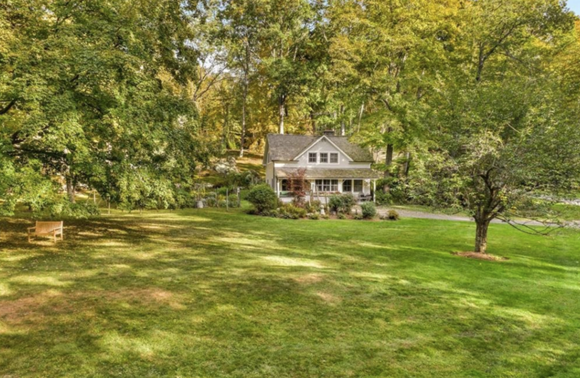 Así es la increíble propiedad que vende Richard Gere. Este no es el primer complejo residencial que pone a la venta el veterano artista. Hace unos años intentó vender por 60 millones de euros una propiedad en la zona de los Hamptons, pero se tuvo que conformar con los 30 millones que le pagó el presentador estadounidense Matt Lauer.