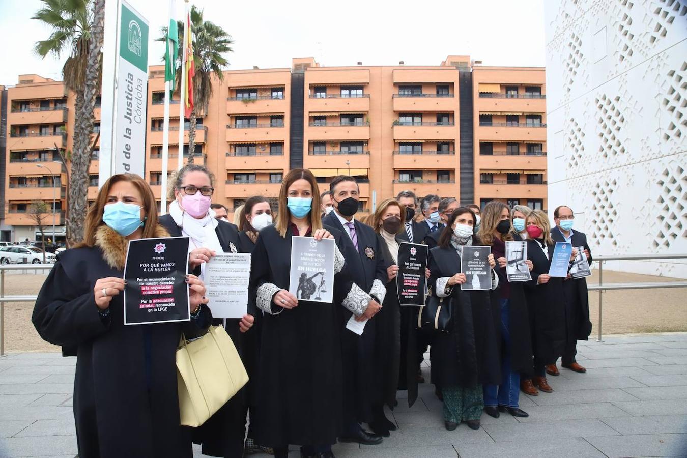 La huelga de los letrados de la Administración de Justicia en Córdoba, en imágenes