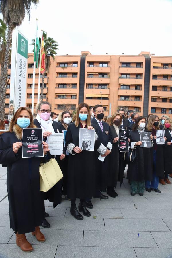 La huelga de los letrados de la Administración de Justicia en Córdoba, en imágenes