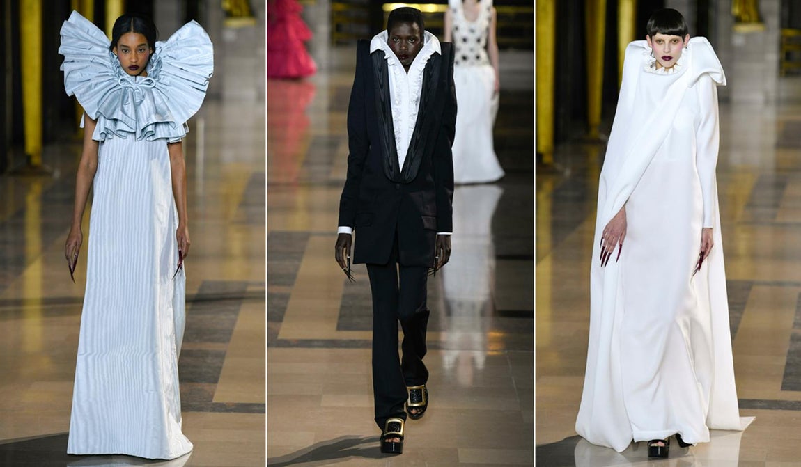 Viktor &amp; Rolf Alta Costura primavera/ verano 2022. Viktor &amp; Rolf concibieron una de las colecciones más desconcertante de esta edición. Inspirado en la figura de Drácula, el desfile llamó la atención por su atmósfera pero, sobre todo, por la desaparición del cuello de sus modelos, quienes parecían encogidas de hombros gracias a unas hombreras y patrones sobredimensionados. Una apuesta que puede resultar rompedora, pero que sin embargo, tal y como explican los diseñadores, ya exploraron en su primerísima colección allá por 1993 a través de los mismos corsés ocultos bajo las prendas.