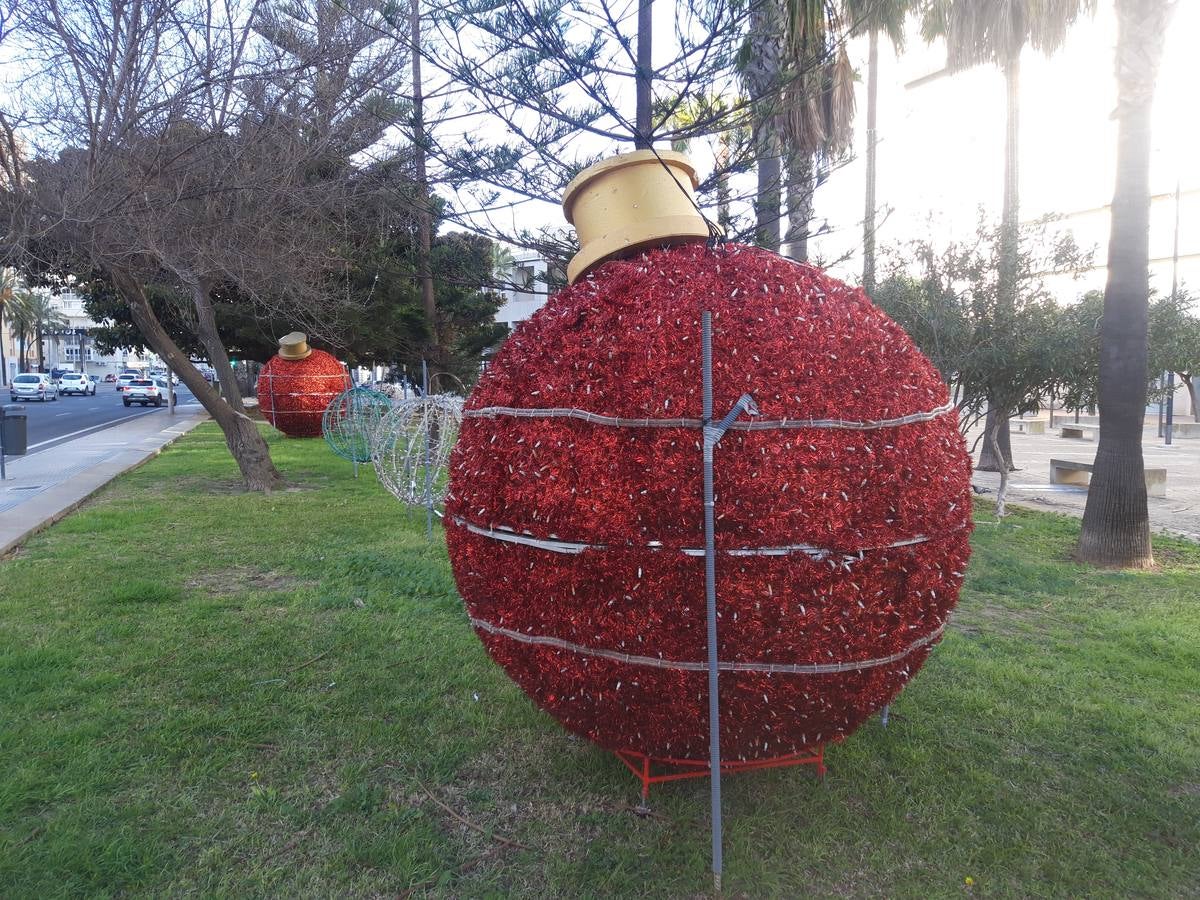 Cádiz encara el mes de febrero con las luces de Navidad puestas