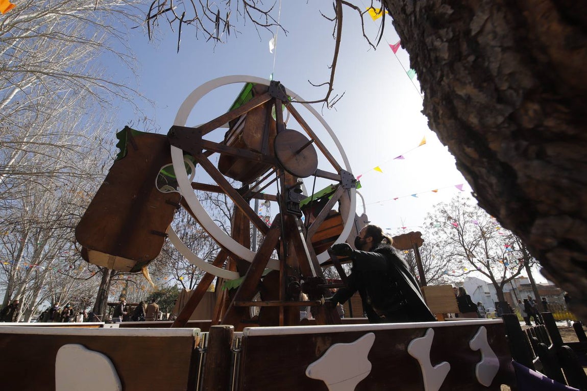 El público llena el Mercado Renacentista de Córdoba, en imágenes