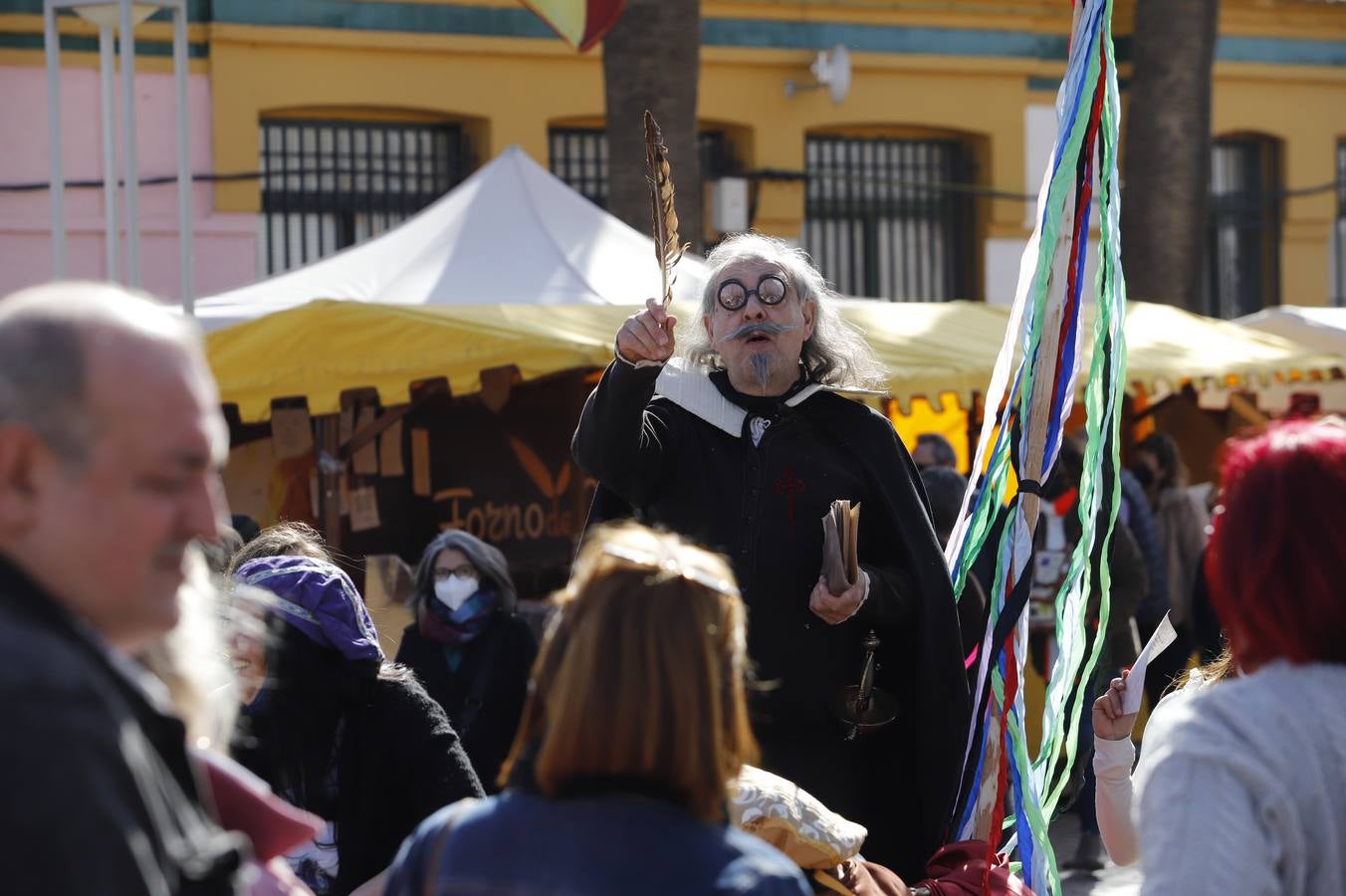 El público llena el Mercado Renacentista de Córdoba, en imágenes