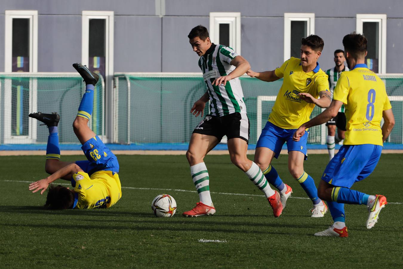 FOTOS: El Córdoba pasa por encima del Cádiz B