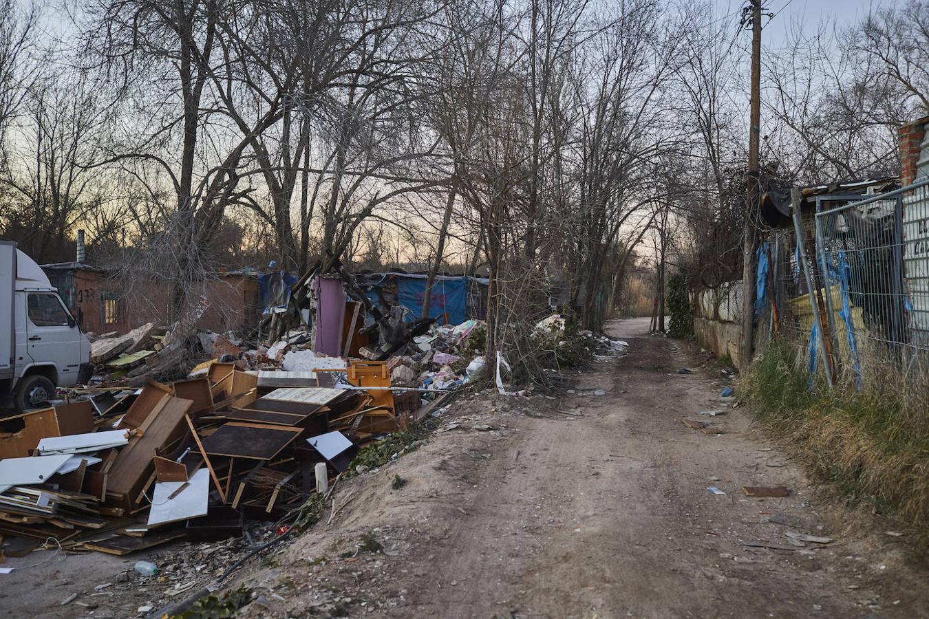 La zona centro de Las Sabinas es un punto que frecuentan chatarreros y trabajadores de obra que tiran ahí los escombros. 