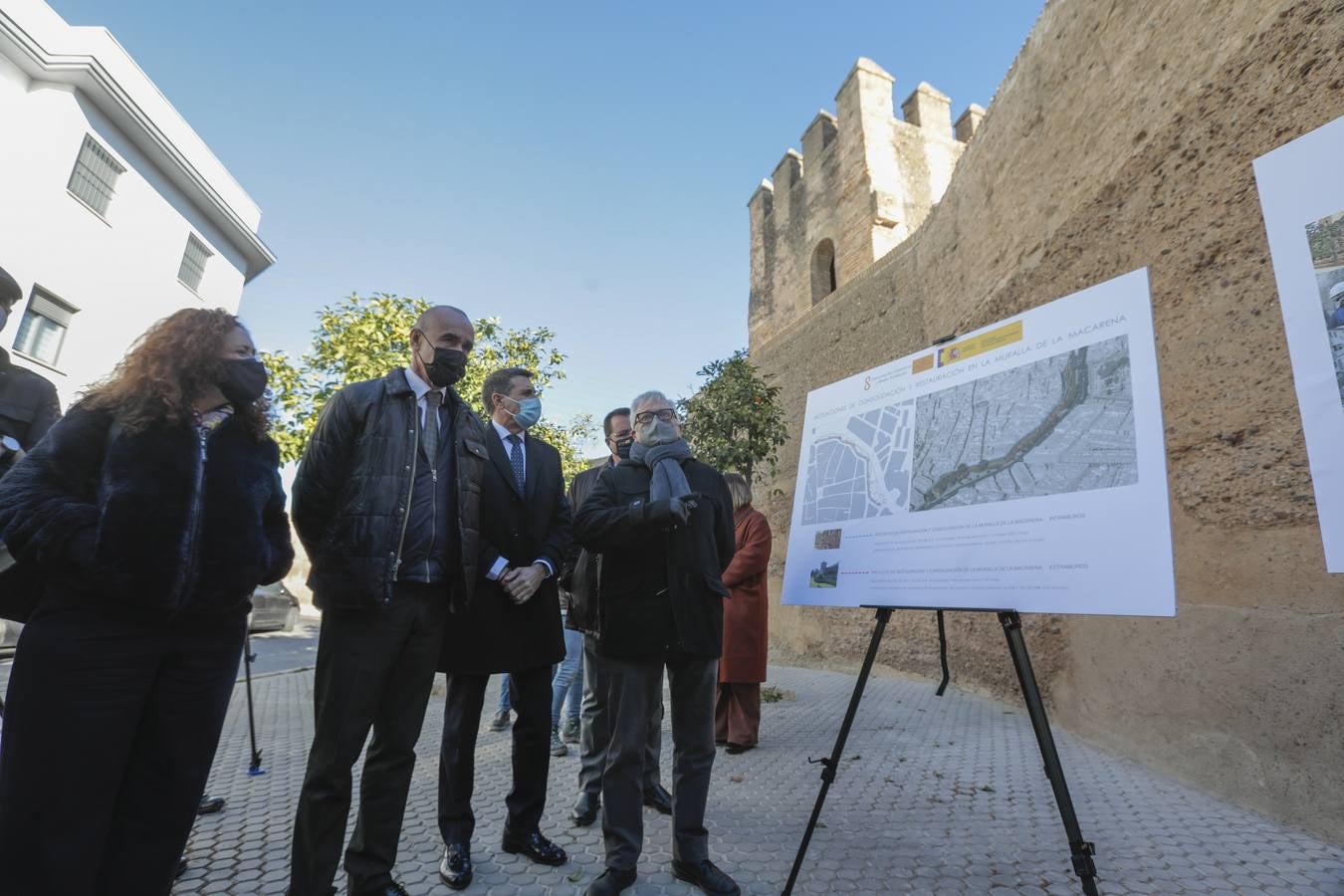 La muralla de la Macarena luce ya nueva imagen