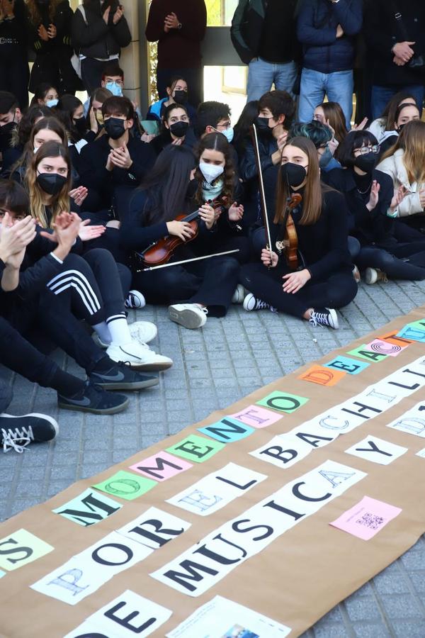 Concentración de los alumnos de los conservatorios de música y danza, en imágenes