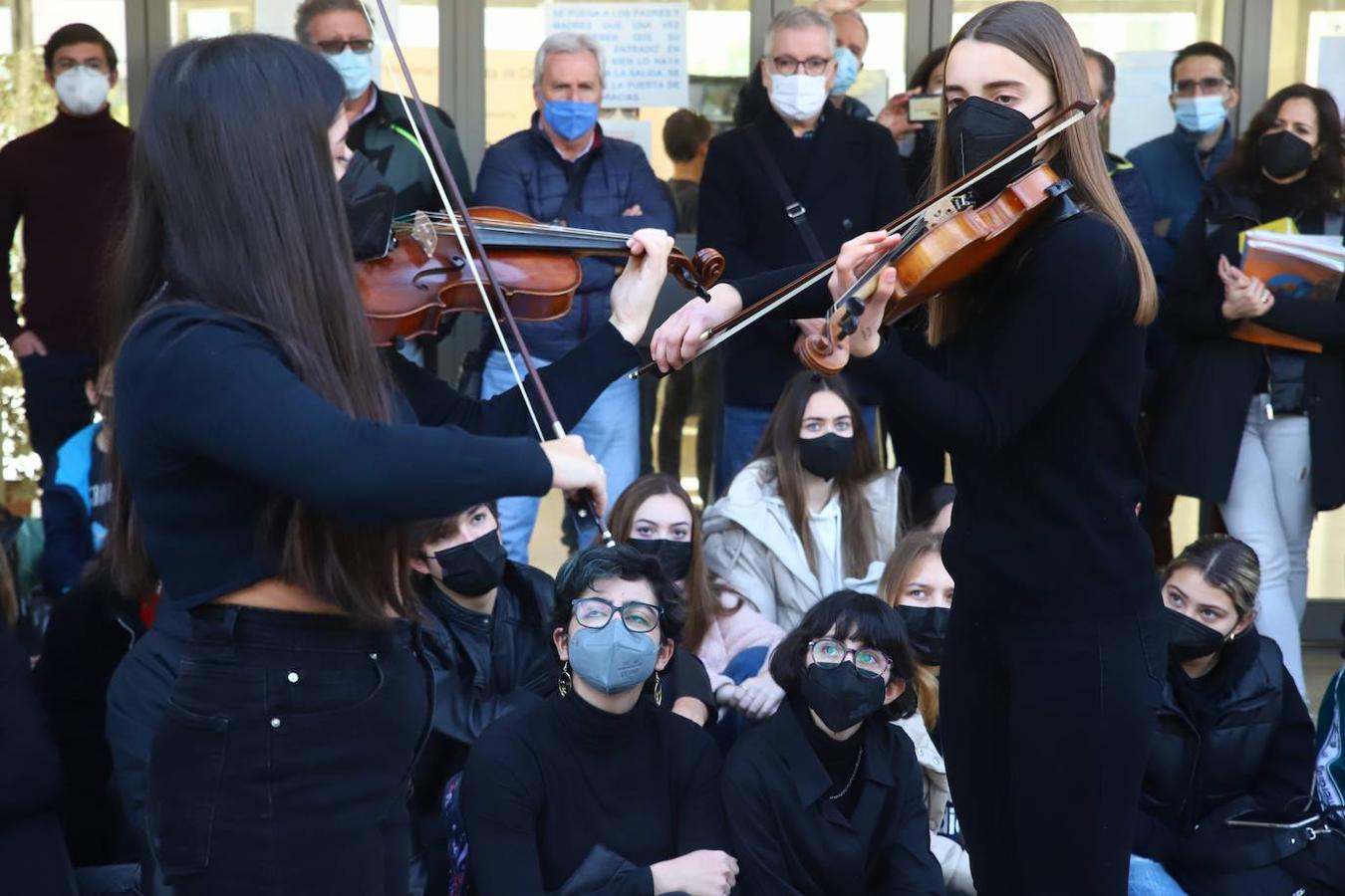 Concentración de los alumnos de los conservatorios de música y danza, en imágenes