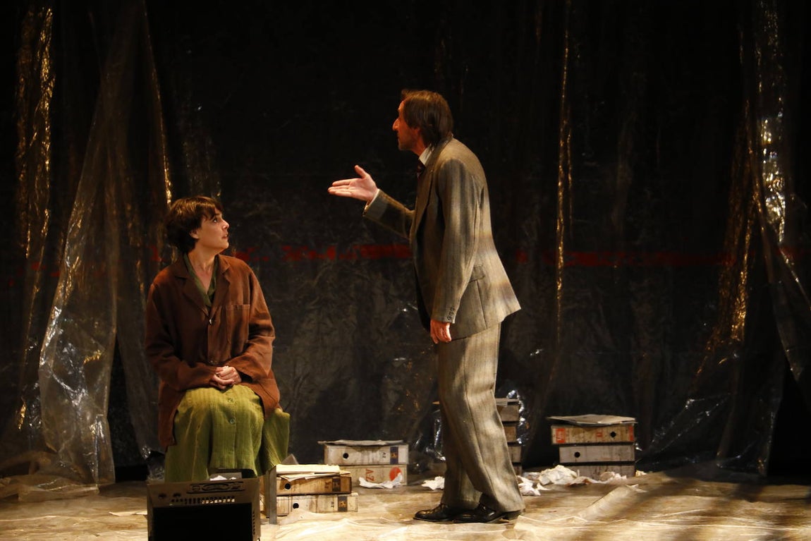 &#039;El hombre almohada&#039;, en el Gran Teatro de Córdoba, en imágenes