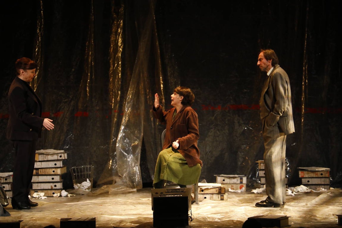 &#039;El hombre almohada&#039;, en el Gran Teatro de Córdoba, en imágenes