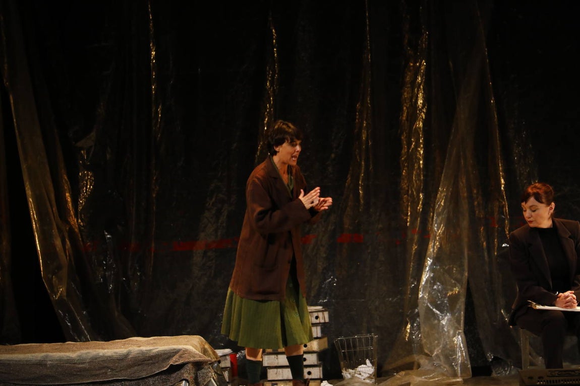 &#039;El hombre almohada&#039;, en el Gran Teatro de Córdoba, en imágenes