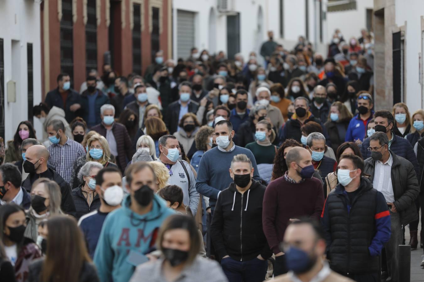 La manifestación en Pedro Abad contra los okupas, en imágenes