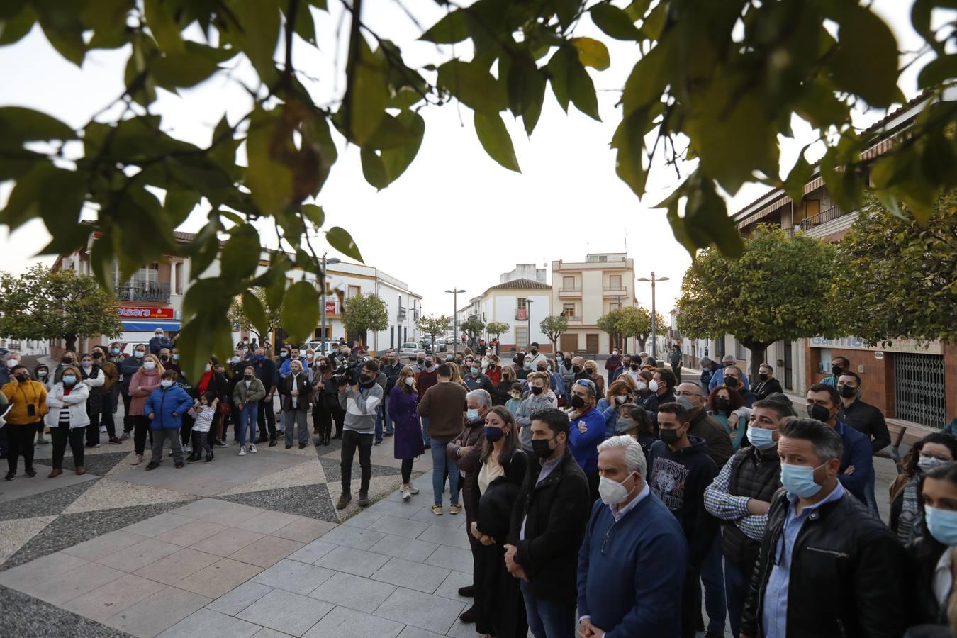 La manifestación en Pedro Abad contra los okupas, en imágenes