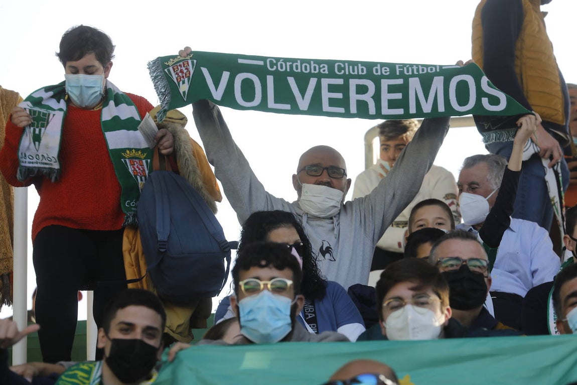 El excelente ambiente en la grada en el Córdoba CF - CD Coria, en imágenes