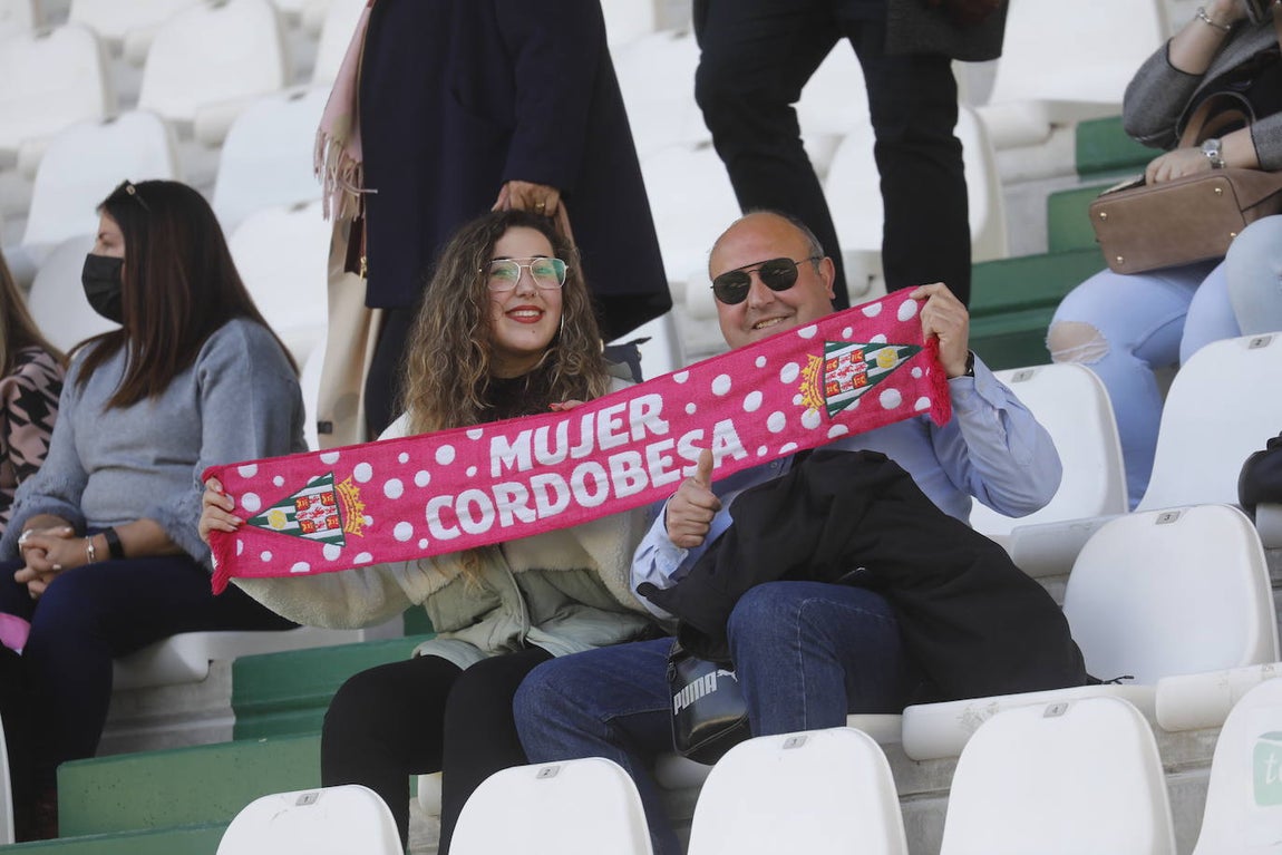El excelente ambiente en la grada en el Córdoba CF - CD Coria, en imágenes