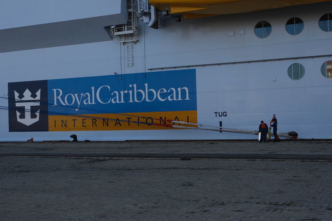 Espectaculares imágenes del crucero &#039;Wonder of the seas&#039; en Cádiz, el más grande del mundo