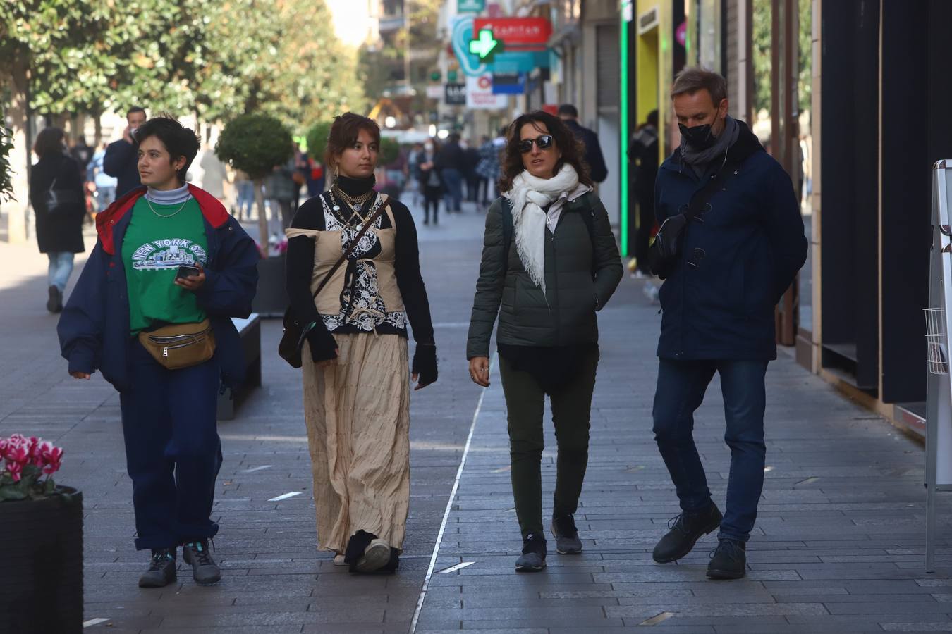 En imágenes, mascarillas en exteriores en Córdoba, división de opiniones en la calle