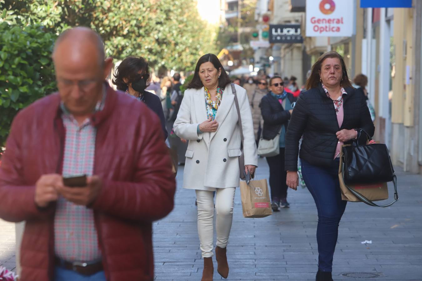 En imágenes, mascarillas en exteriores en Córdoba, división de opiniones en la calle