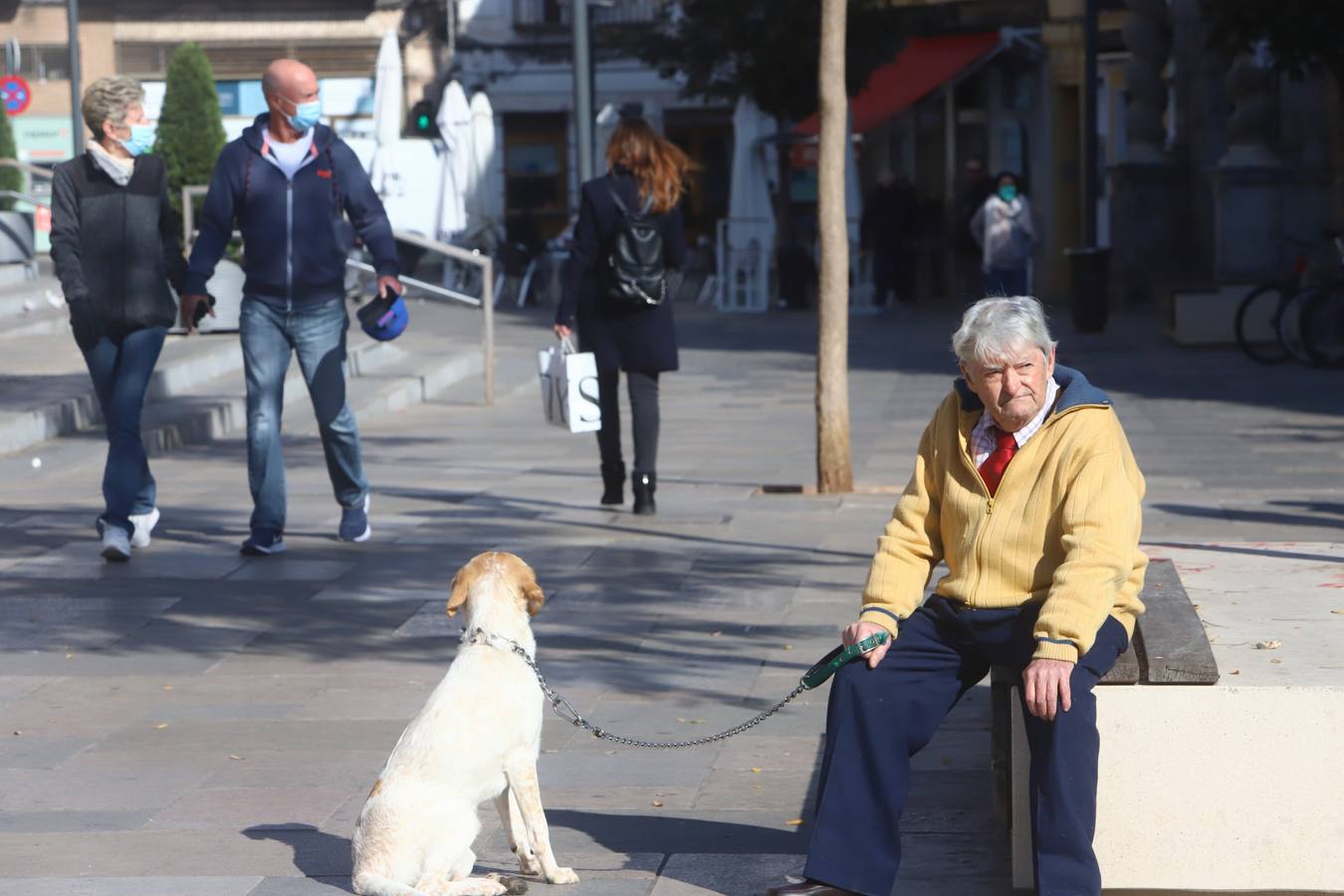 En imágenes, mascarillas en exteriores en Córdoba, división de opiniones en la calle