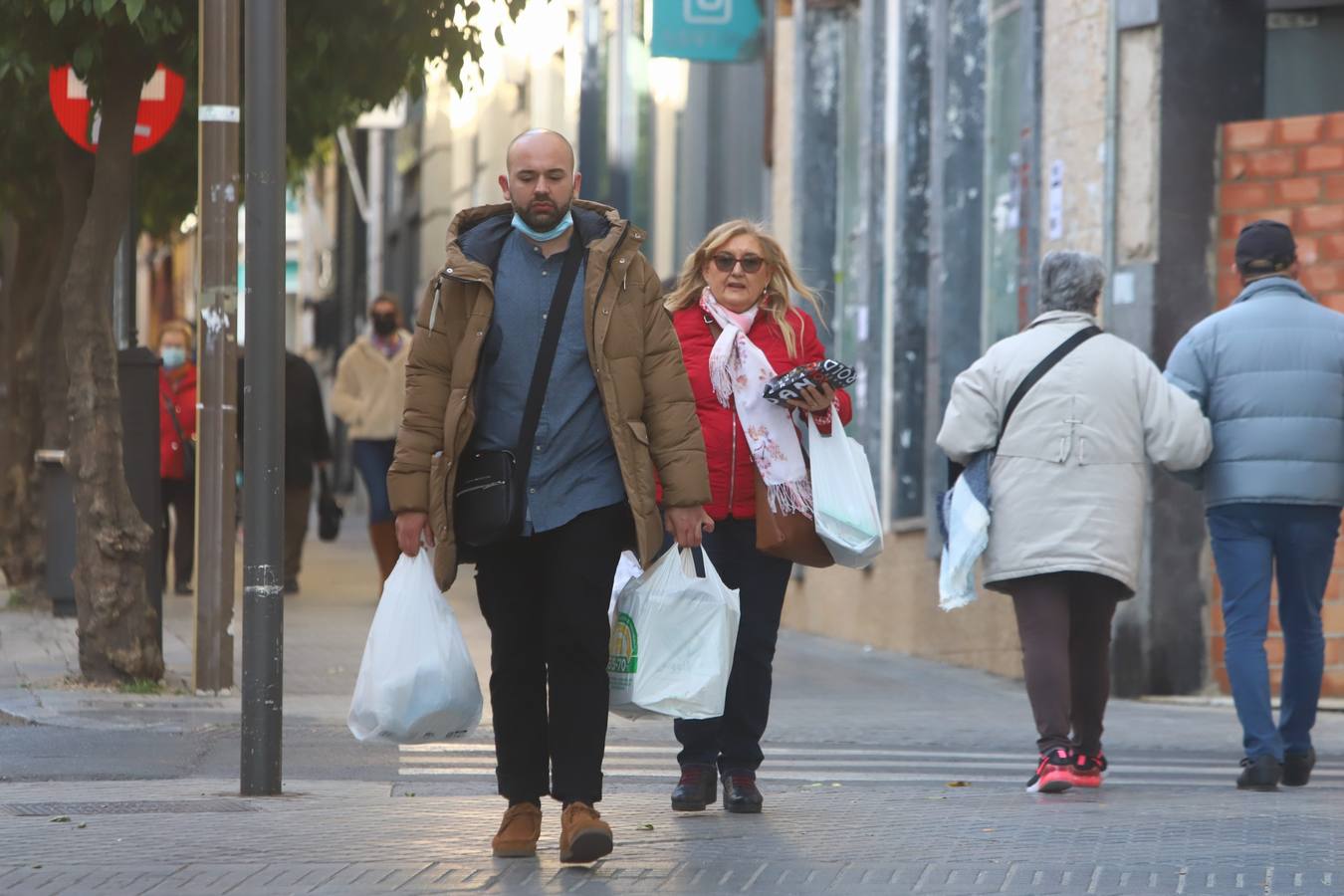 En imágenes, mascarillas en exteriores en Córdoba, división de opiniones en la calle