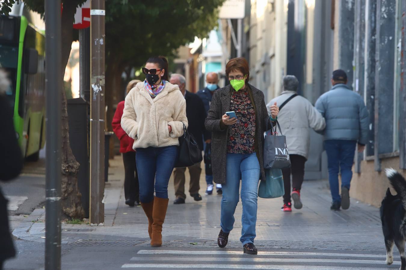 En imágenes, mascarillas en exteriores en Córdoba, división de opiniones en la calle