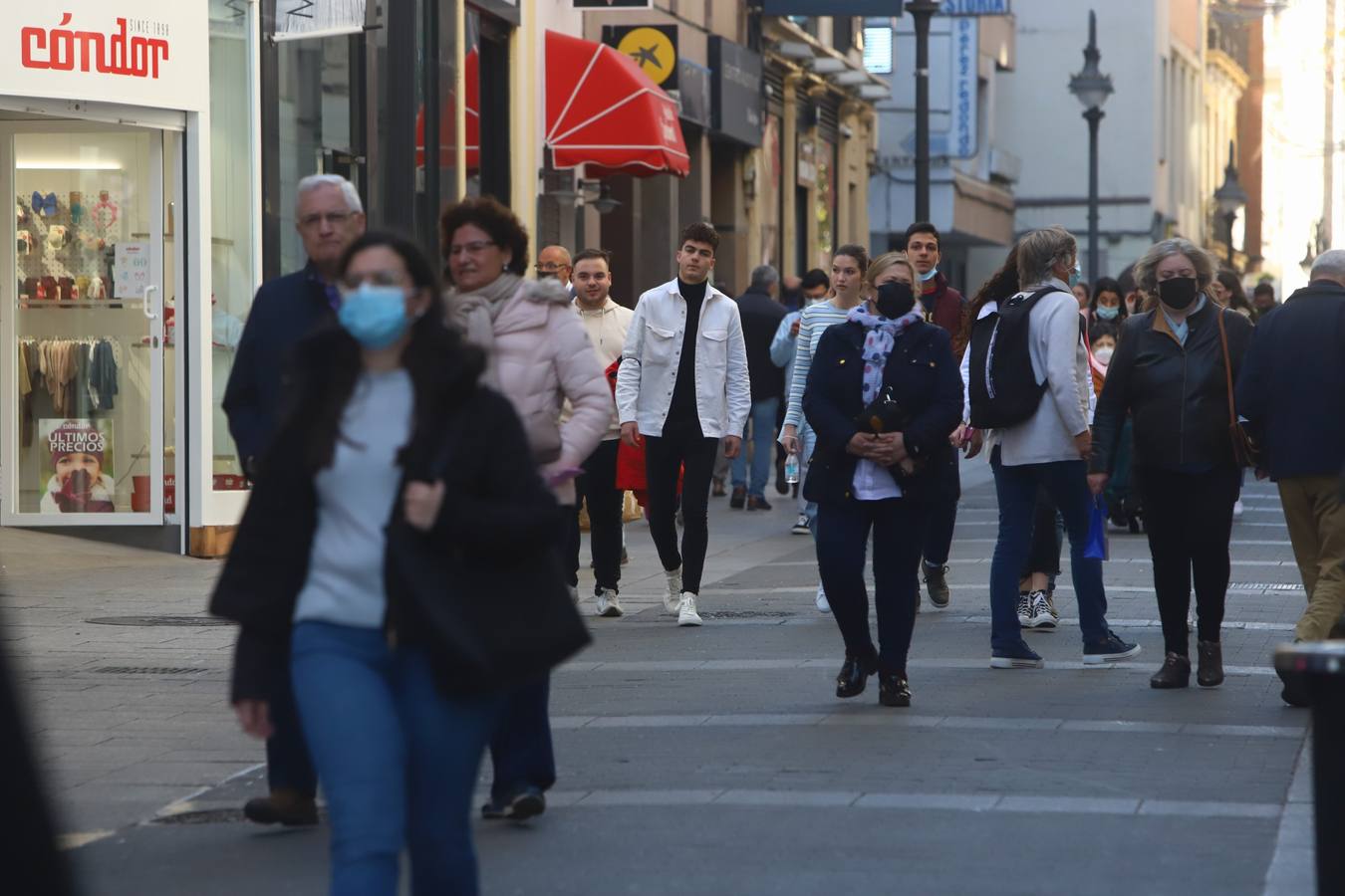 En imágenes, mascarillas en exteriores en Córdoba, división de opiniones en la calle