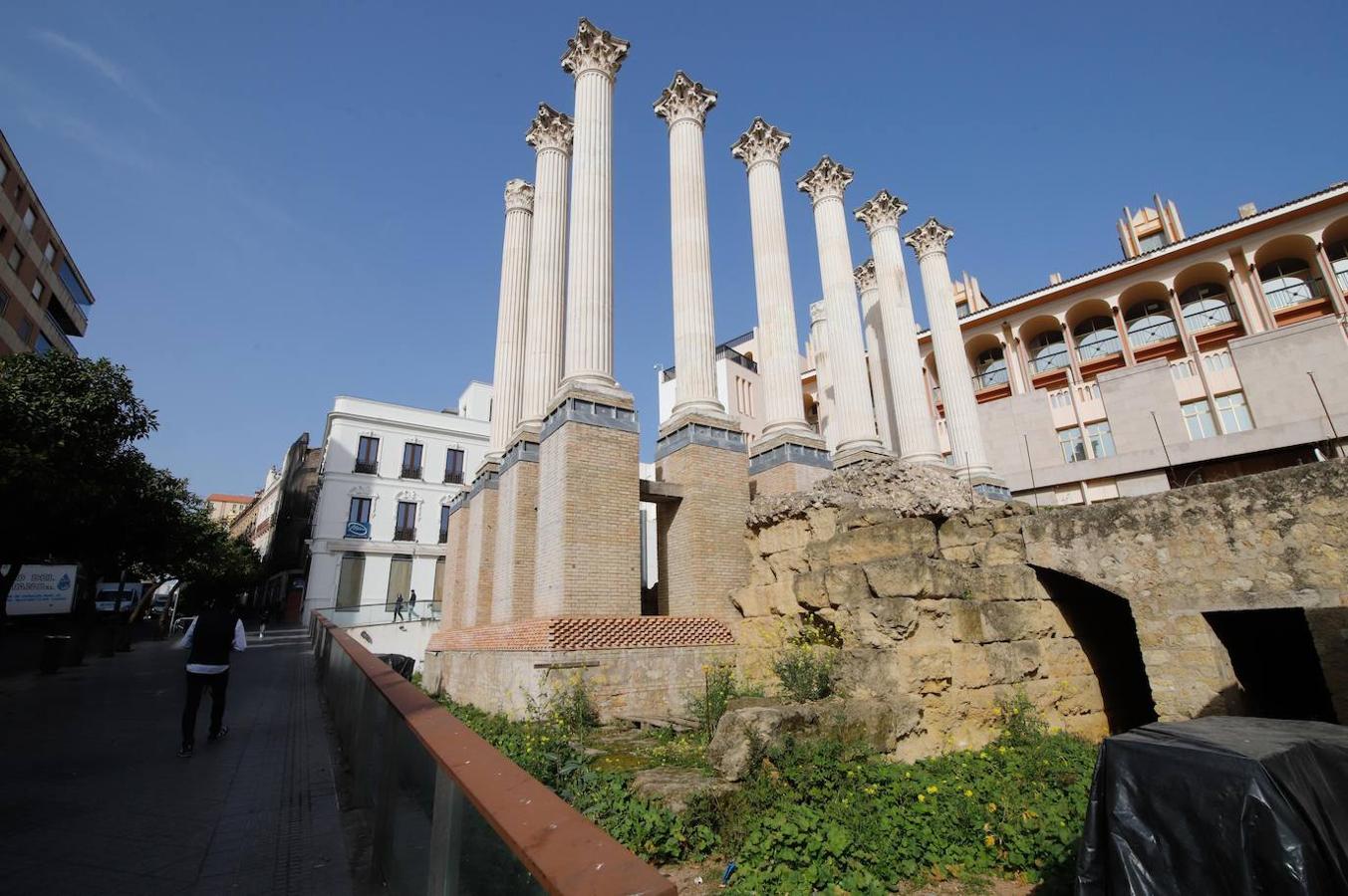 Un equipo de limpieza evitará periódicamente el descuido del Templo Romano de Córdoba