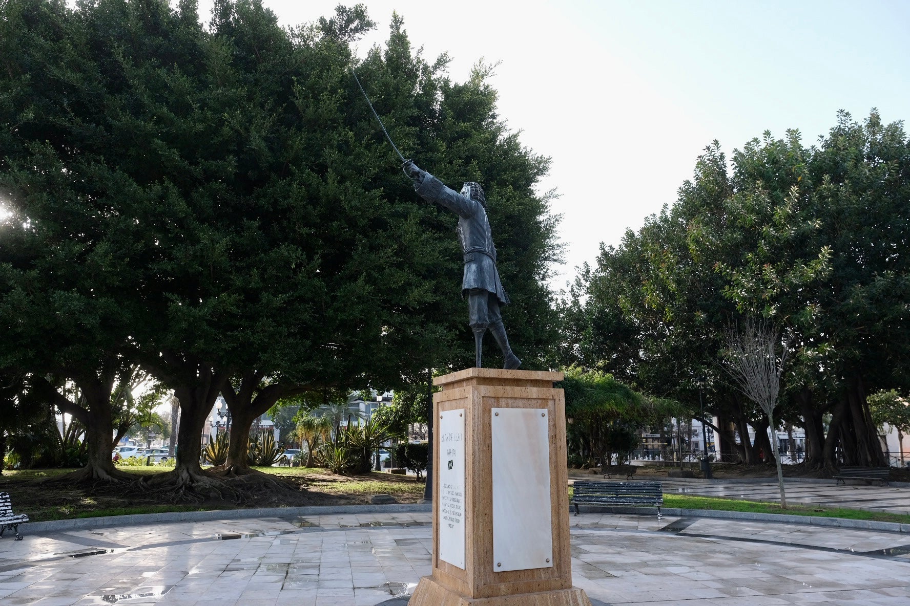 En imágenes: El mal estado de algunos monumentos de Cádiz