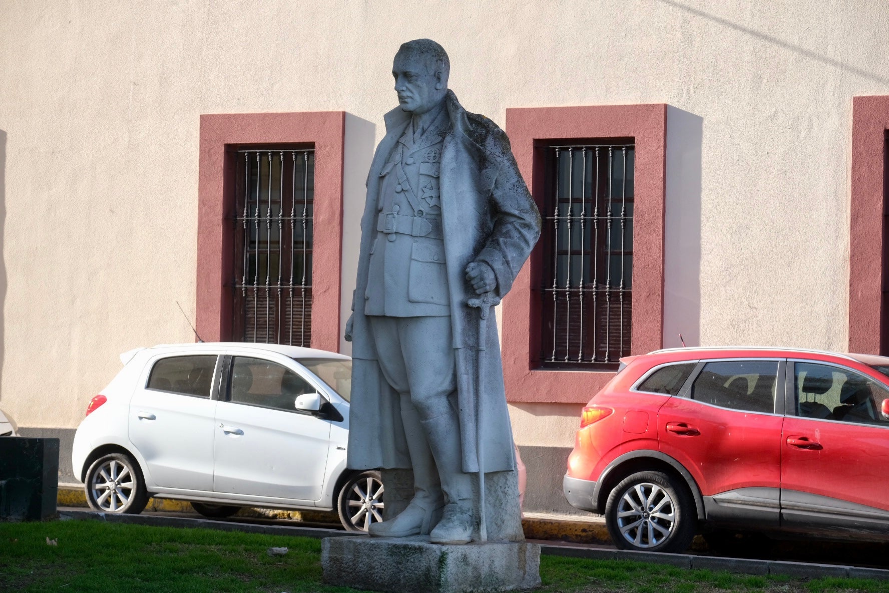 En imágenes: El mal estado de algunos monumentos de Cádiz