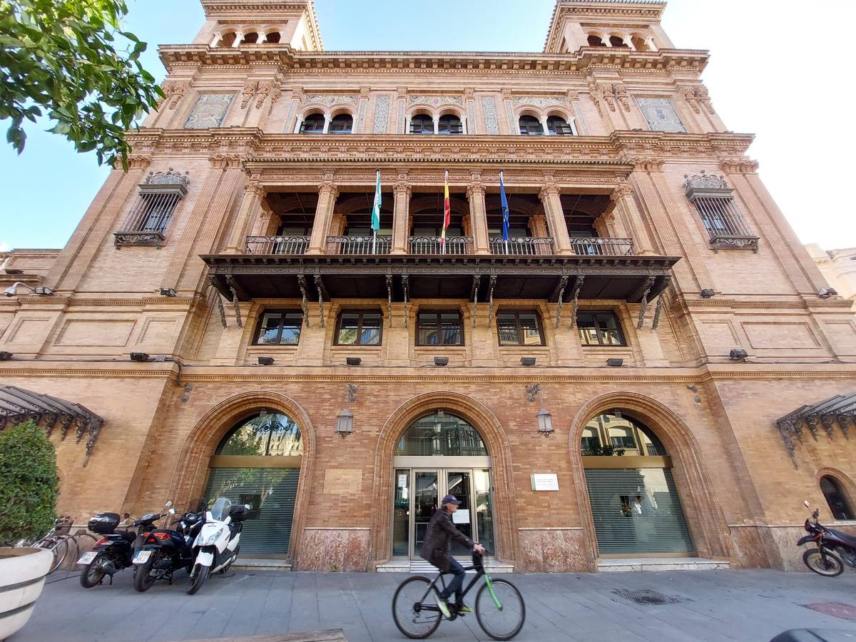 Antiguo Teatro Coliseo / RAÚL DOBLADO