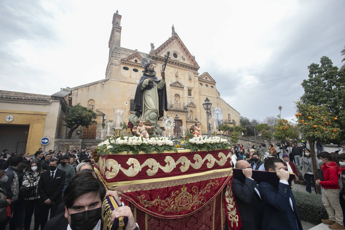 La procesión de San Juan Bautista de la Concepción en Córdoba, en imágenes