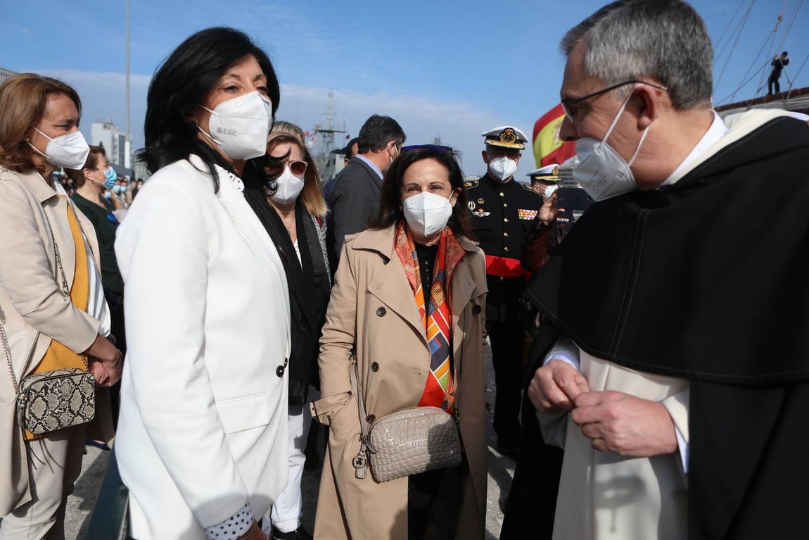Fotos: Emotivo adiós de Cádiz al buque escuela Elcano