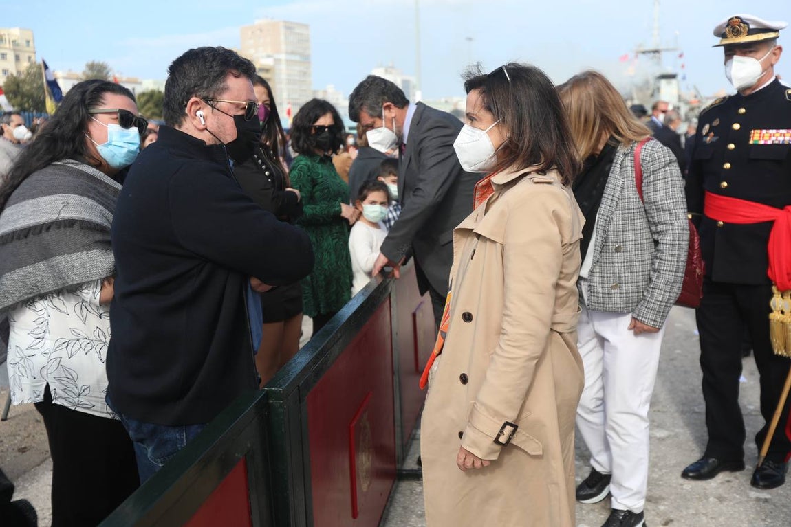 Fotos: Emotivo adiós de Cádiz al buque escuela Elcano