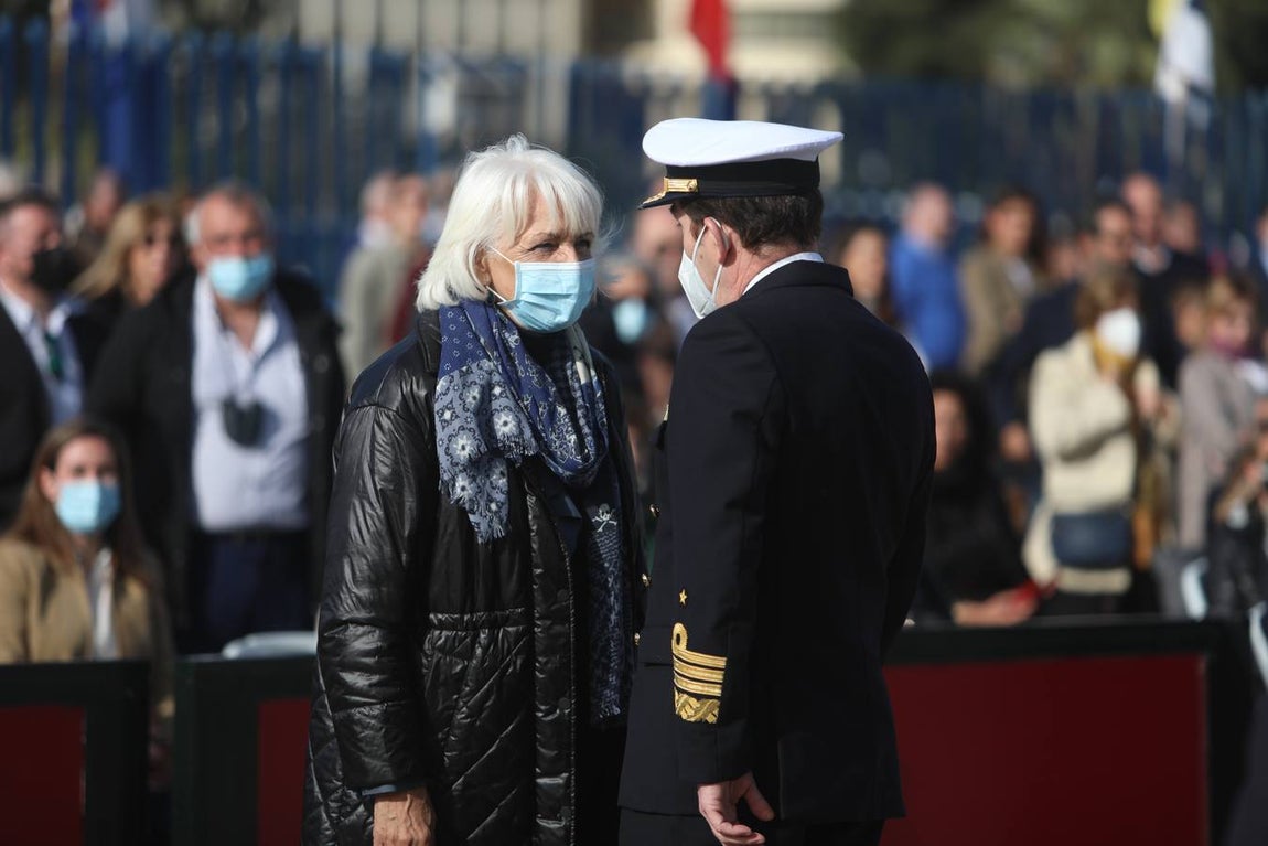 Fotos: Emotivo adiós de Cádiz al buque escuela Elcano
