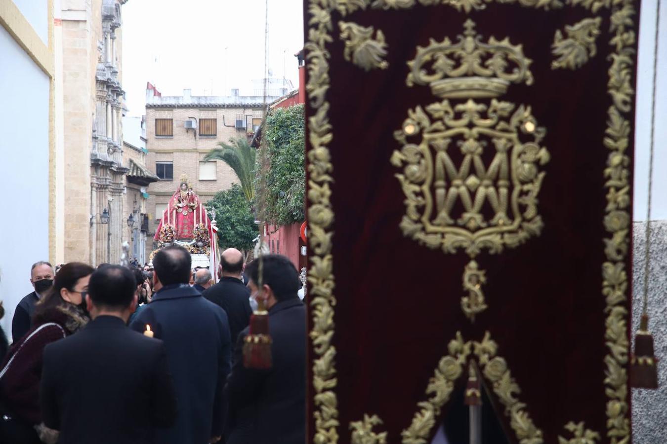 La Virgen de Araceli luce restaurada por las calles de Córdoba, en imágenes