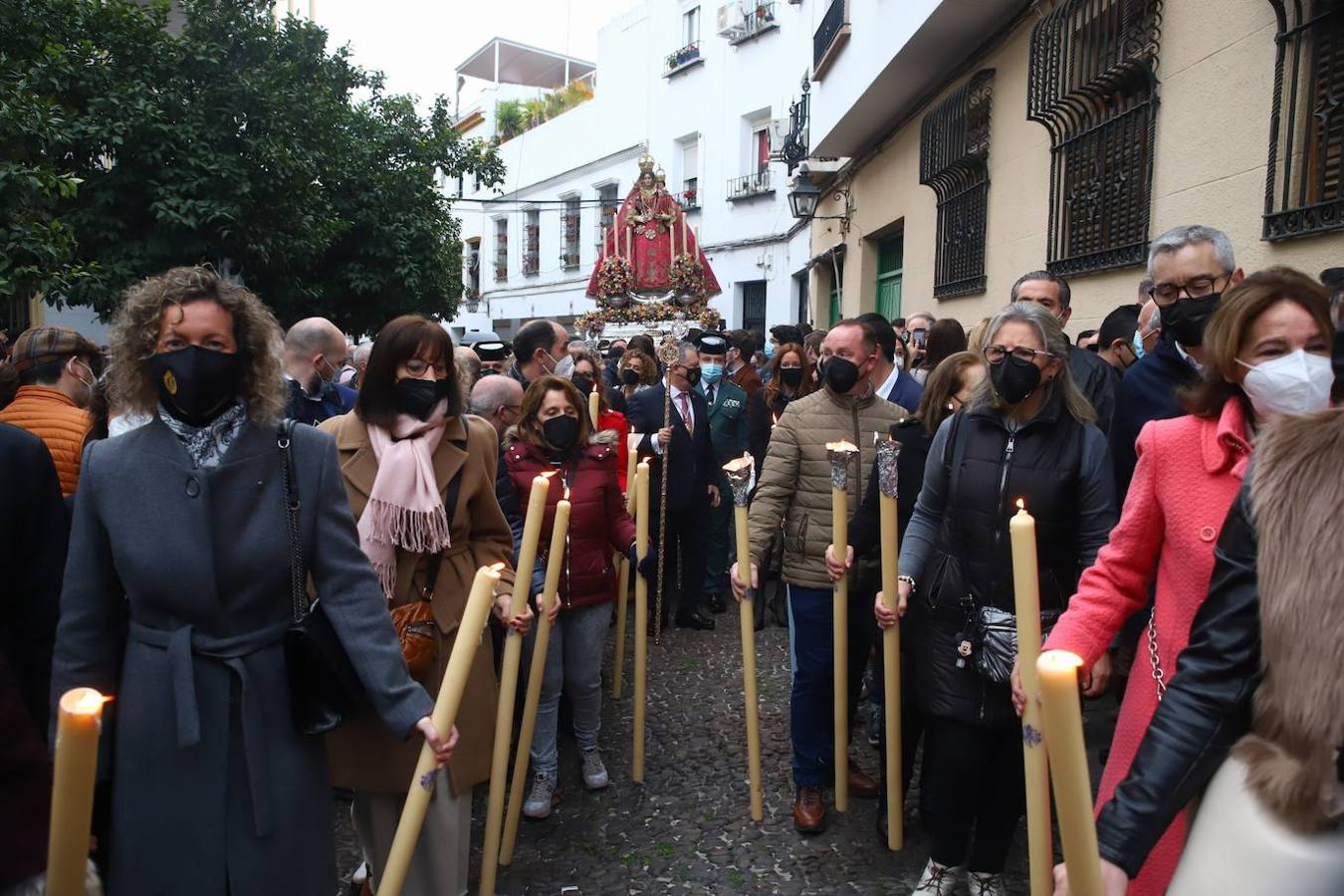 La Virgen de Araceli luce restaurada por las calles de Córdoba, en imágenes