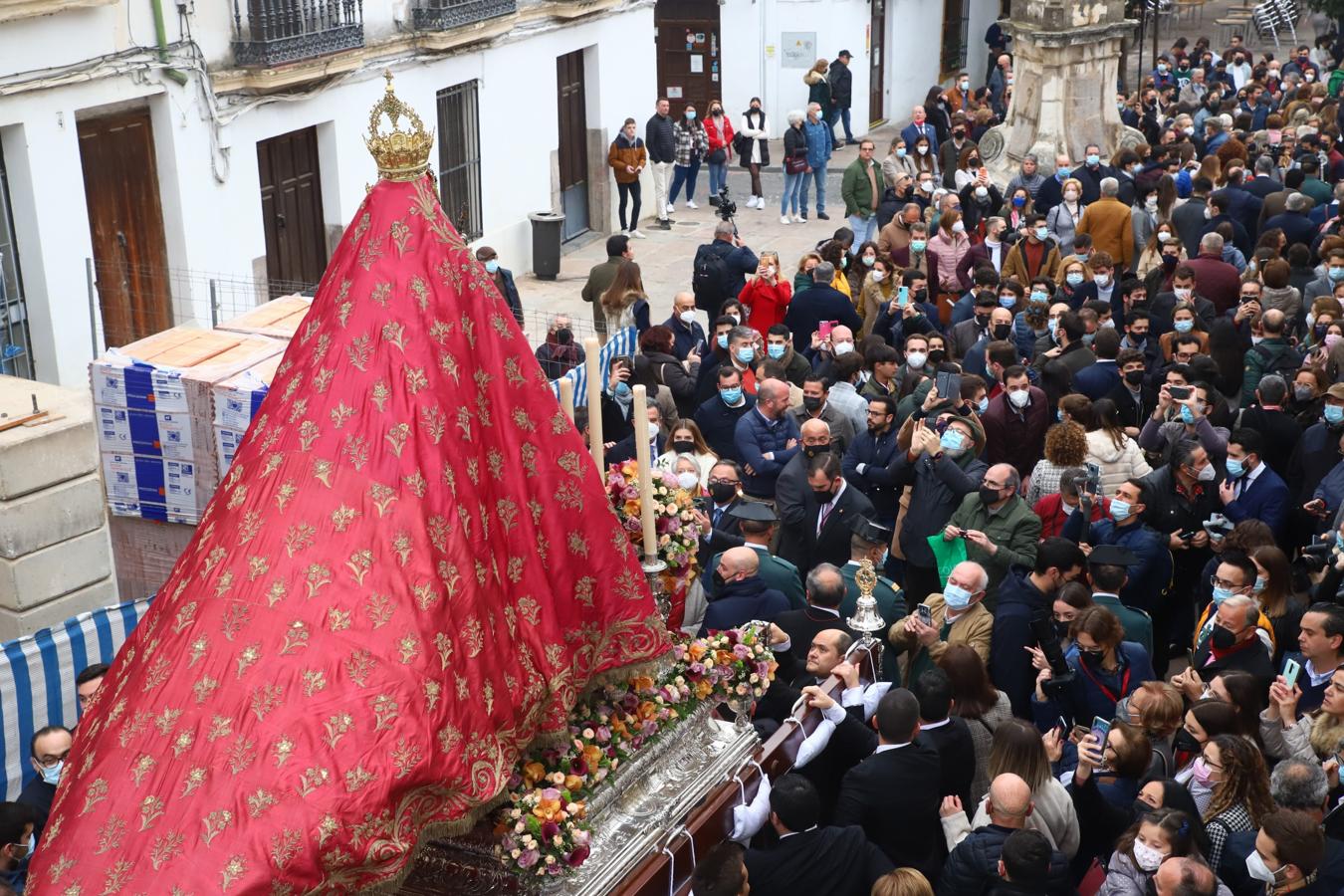 Multitudinario recibimiento a la Virgen de Araceli en la Mezquita-Catedral entre &#039;vivas&#039;