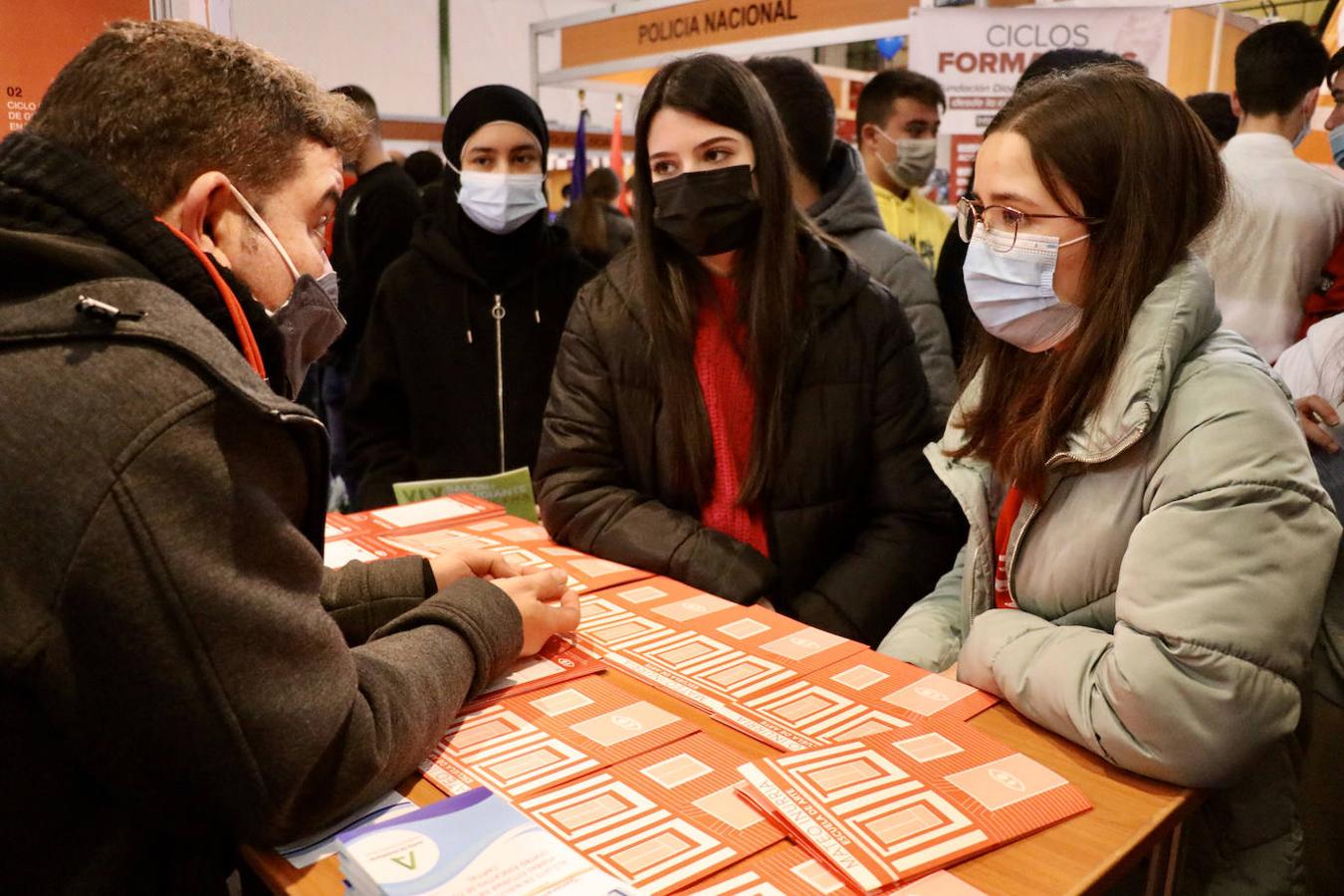 El Salón del Estudiante de Lucena abre sus puertas a la espera de recibir más de 4.000 visitas