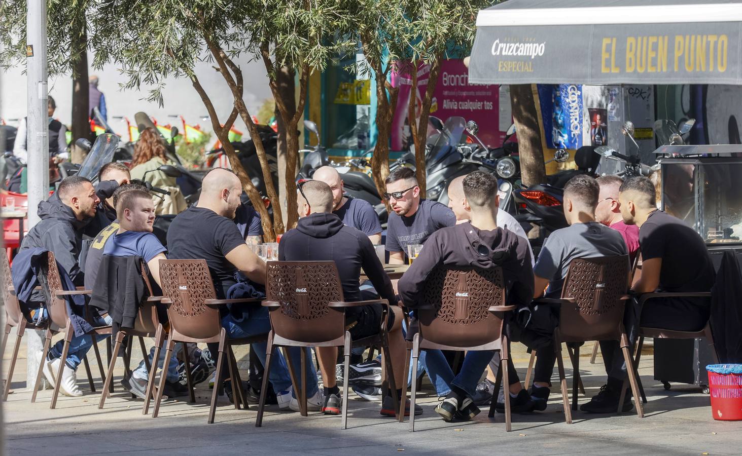 La Policía vigila la llegada a Sevilla de 400 ultras violentos por el partido de este jueves