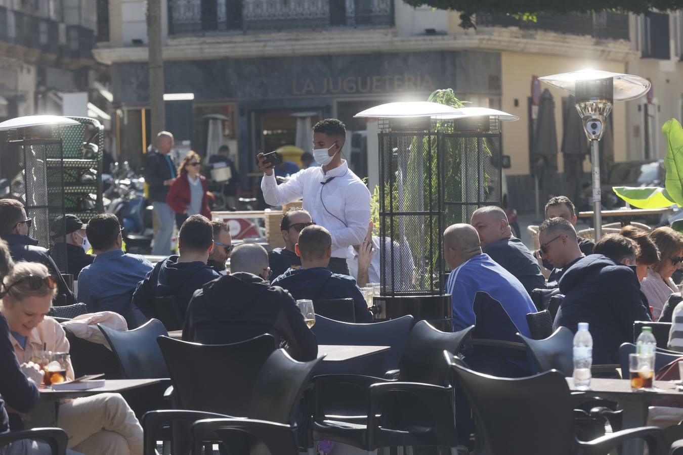 La afición croata empieza a dejarse ver por las calles de Sevilla